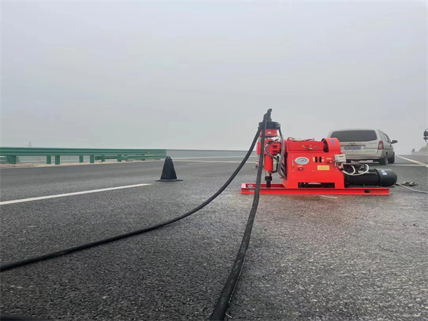 南岗马路路基路面开裂下沉注浆加固灌浆